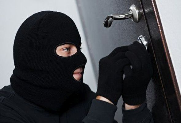 Bakı sakini dollar aldı və oğruların qurbanına çevrildi