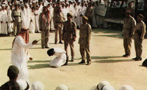 Qadının başını küçədə kəsdilər