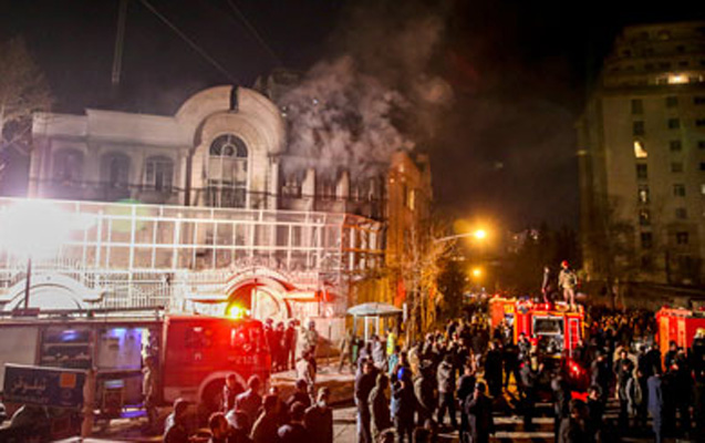 Din xadiminin edamına görə İranda səfirlik yandırıldı