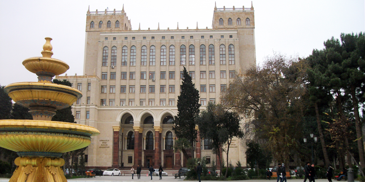 Azərbaycanda alimlərlə bağlı