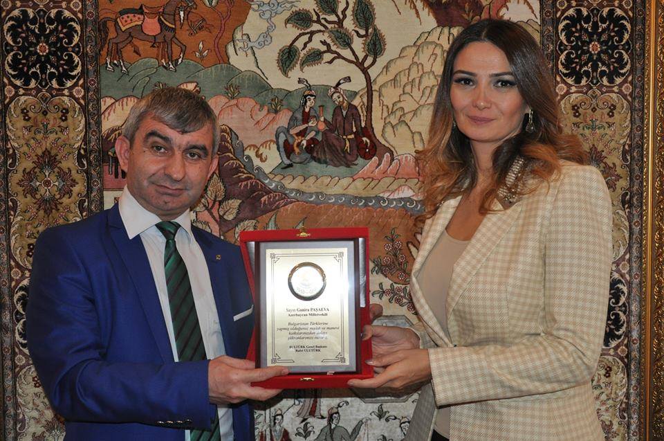 Bolqarıstan türkləri Qənirə Paşayevanı mükafatlandırdı