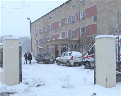 Qubada gənc oğlan həmkəndlisini bıçaqladı