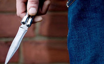 Zaqatala sakini valideynlərinin gözü qarşısında özünü bıçaqlayıb