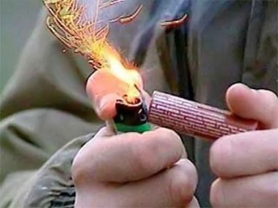 Əlində fişəng partladı, barmağını itirdi