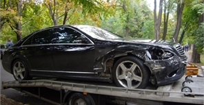 Səfirin xidməti avtomobili qəzaya düşdü