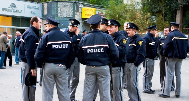 Polis bölməsinə hücum