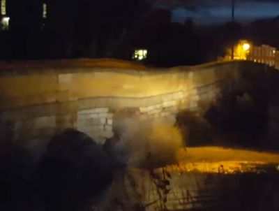 Tarixi körpü hər kəsin gözü qarşısında