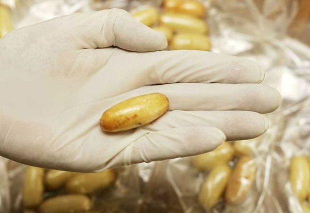 Düz bağırsağında Azərbaycana 43 qram herion keçirmək istədi