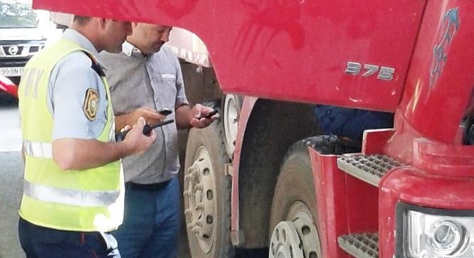 DYP əməkdaşları “Şaqman” sürücüsünü belə döydü