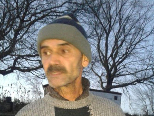 Polis geyimlilər əlil qocanı döydülər, qarət etdilər