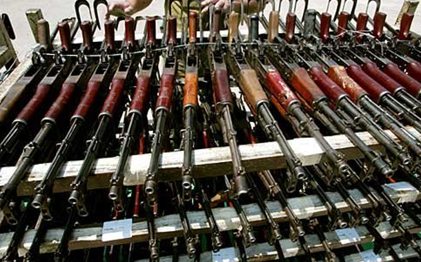 Rusiya Əfqanıstana 10 min avtomat hədiyyə etdi