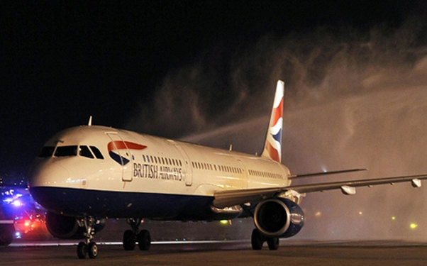 Varlı ailənin 11 yaşlı oğlunu Bakı aeroportunda unutdular