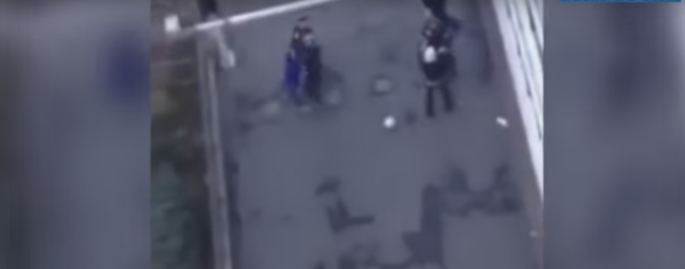 Parisdə polis müsəlman qadını vəhşicəsinə döydü