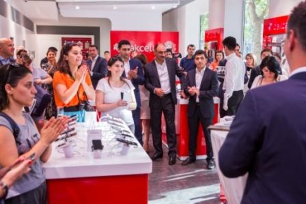 Bakcell yeni Satış və Xidmət Mərkəzinin açılışını edib