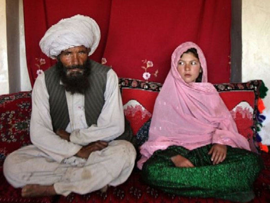 6 yaşlı qızla evlənən molla - VİDEO