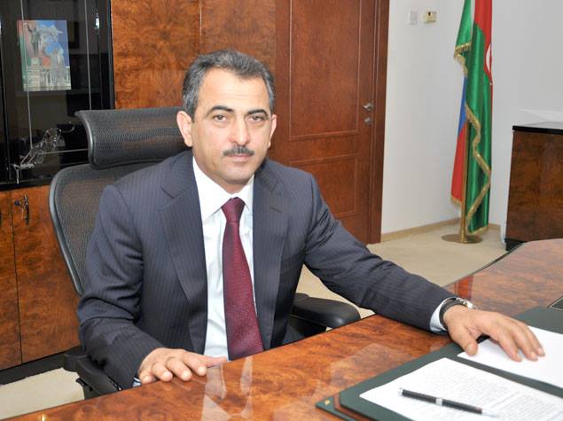 “Azərsu” şefinin qohumu Yavər Miriyev pullarını Azərbaycandan belə çıxarır