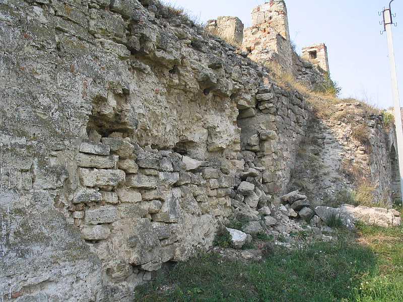 Qadının başına daş düşüb