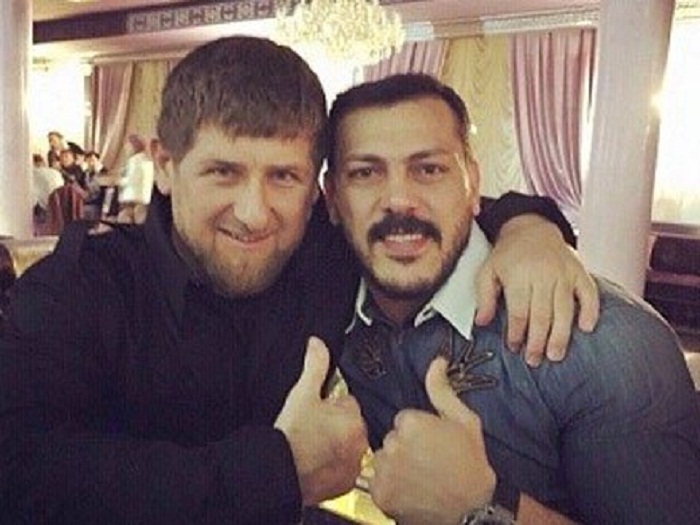 Kadırov azərbaycanlı döyüşçüyə maşın bağışladı