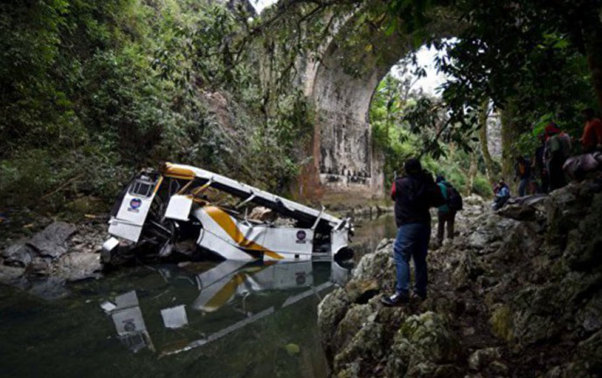 Əfqanıstanda avtobus çaya aşdı