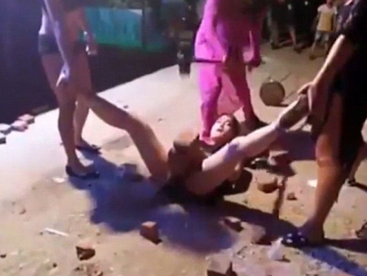 Qadınların eybəcər əyləncəsi milyonları şoka saldı