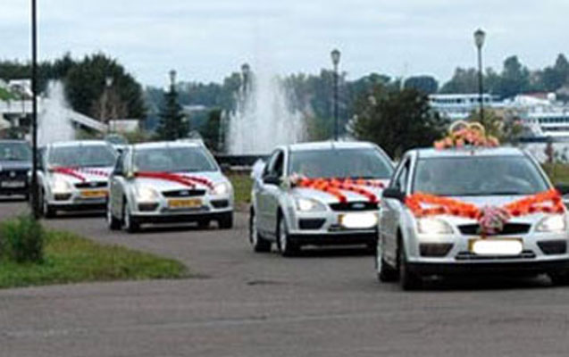 Toy karvanındakı “Mercedes” qəza törətdi