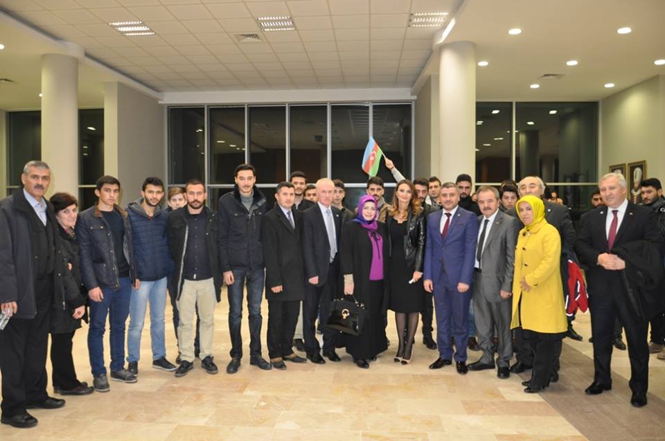 Qənirə Paşayeva Boluda görüşdə