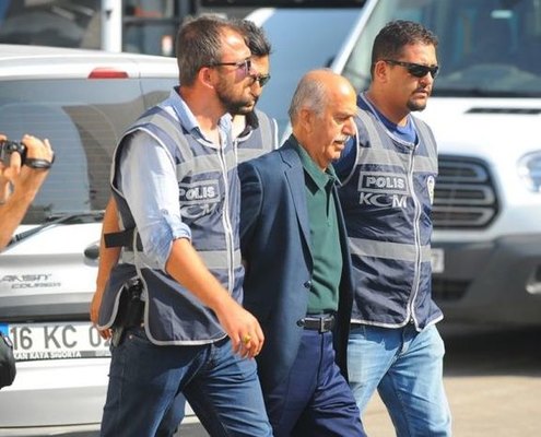 Azərbaycan bayrağını təhqir edən məmur həbs olundu