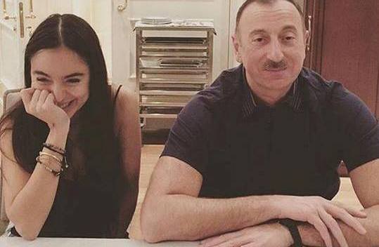 Leyla Əliyeva atasının doğum günündən fotolar paylaşıb