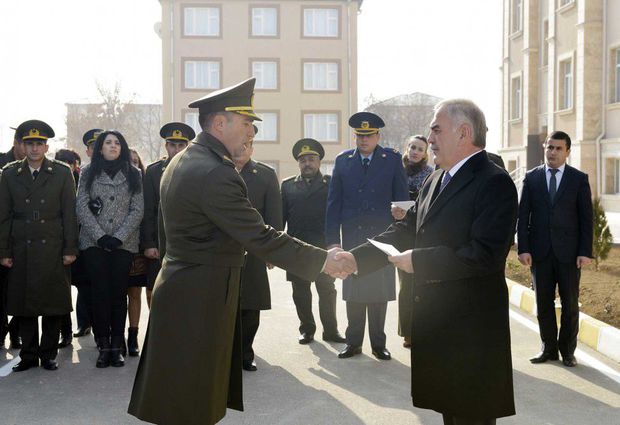 Vasif Talıbov ev və avtomobil verdi