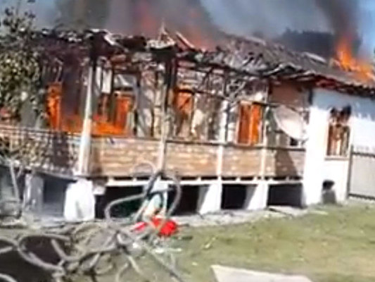 İki ev belə külə döndü: