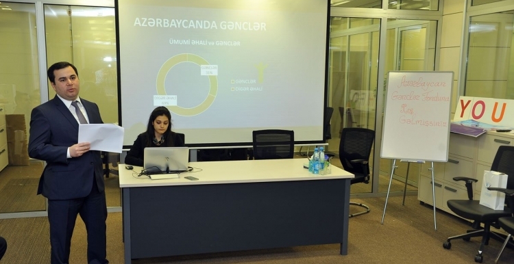 Fərhad Hacıyev manatın devalvasiyasının Gənclər Fonduna təsirindən danışdı