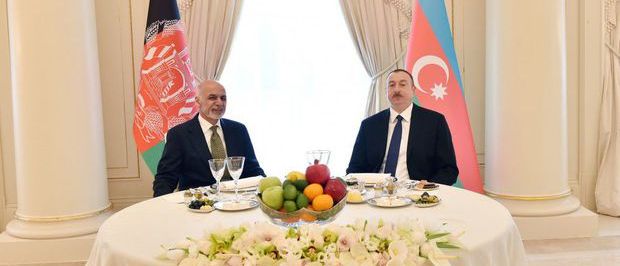 Əfqanıstan prezidentinin şərəfinə rəsmi nahar verilib