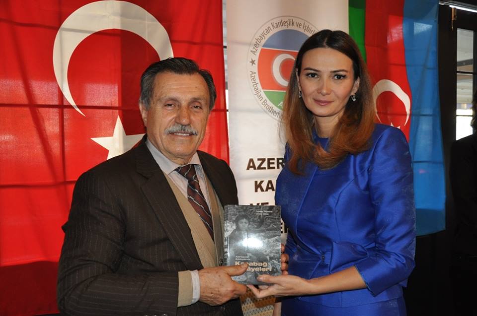 Qənirə Paşayeva İzmirdə