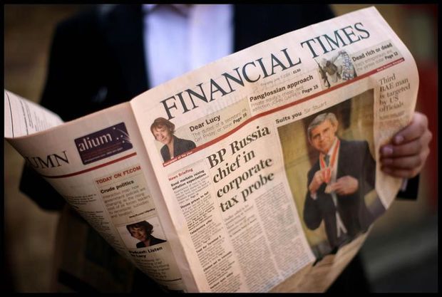 “Financial Times” manatın çöküşü haqda