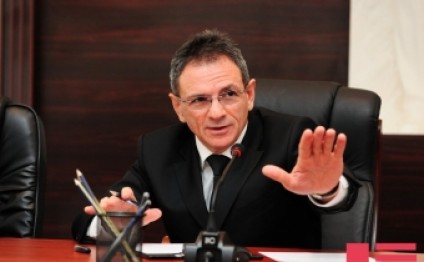 Dövlət Komissiyası işçı axtarır