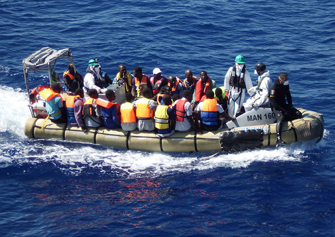 Miqrantlarla dolu gəmi batdı