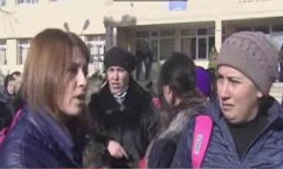 Məktəb direktoru şagirdi döydü