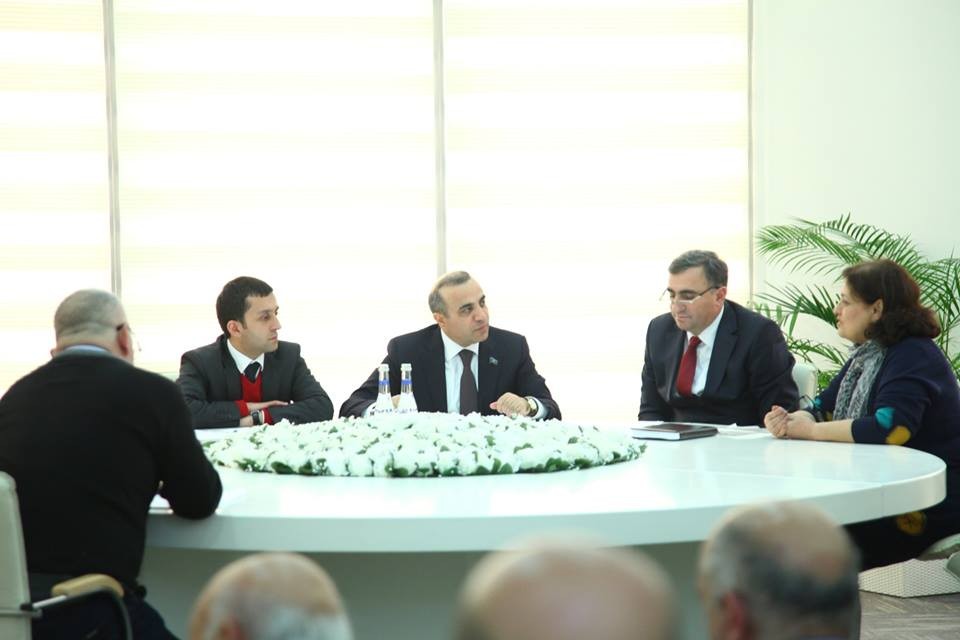 Azay Quliyev seçkidən sonra ilk görüşünü keçirdi