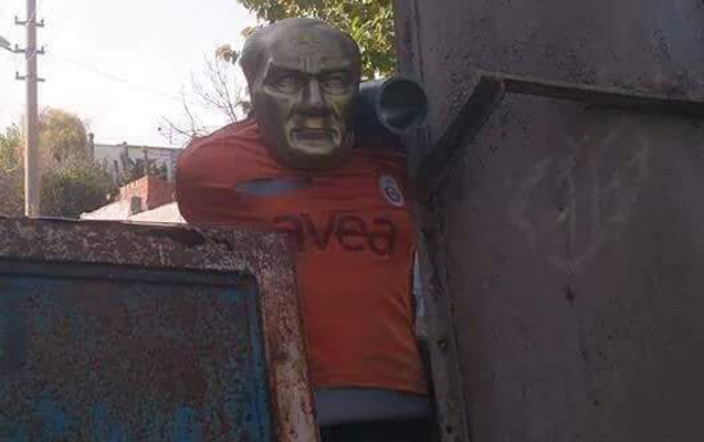 Terrorçular Atatürkün büstünə raket qoydular