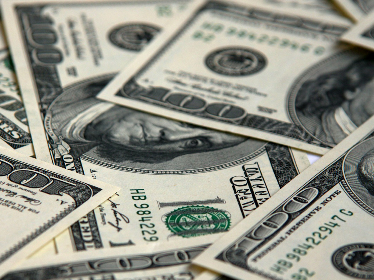 Dolların məzənnəsindəki dəyişiklikdən yeni xəbər