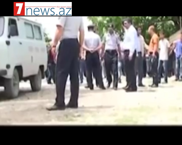 Intim təklifə görə qardaşını öldürən qızın məhkəməsi başlayıb