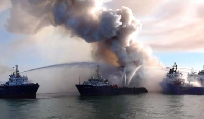 İtən neftçiləri 11 helikopter axtarır