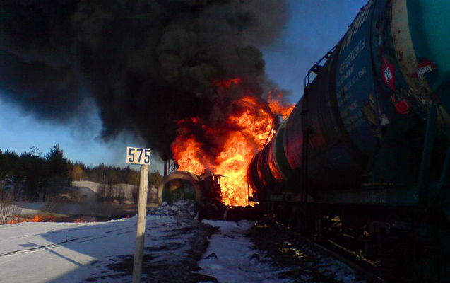 Rusiya Suriyada 1200-dən çox neft sisterni vurub