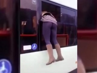 Gediş haqqı vermək istəməyən qızdan qeyri-adi hərəkət