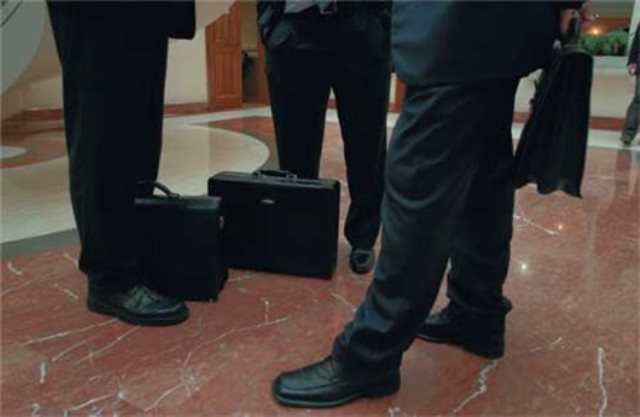 Nazirin köməkçisi və şöbə müdiri işdən çıxarıldı