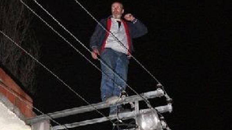 Ayaqları üşüdü, intihardan vaz keçdi