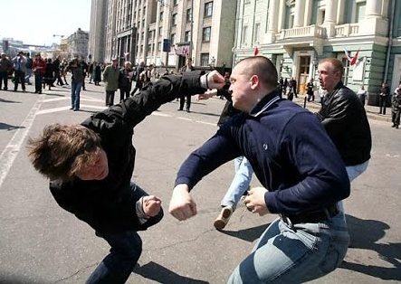 Adamları döyməkdən çəkinin