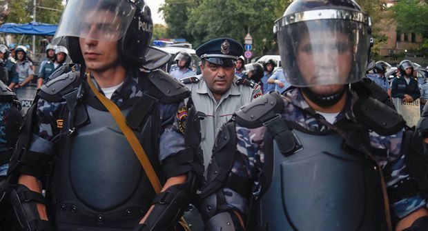 İrəvanda etirazlar davam edir