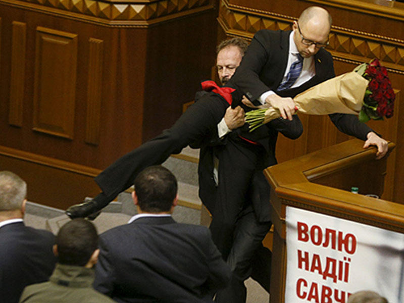 Parlamentdə dava düşdü