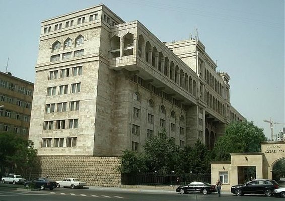 Tibb Universitetində iki vəzifəli şəxs işdən çıxdı